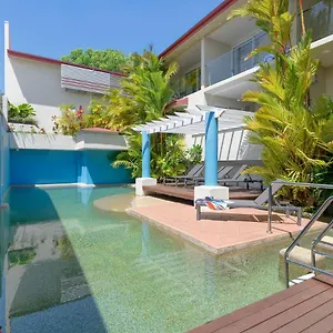 macrossan-house-boutique-holiday-apartments.cairnshotels4all.com/